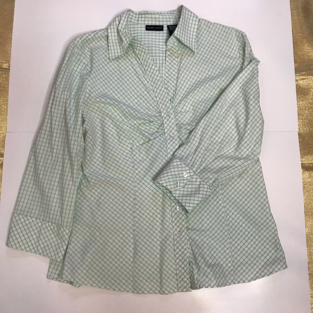 Green and White 3/4 Sleeve Button Down